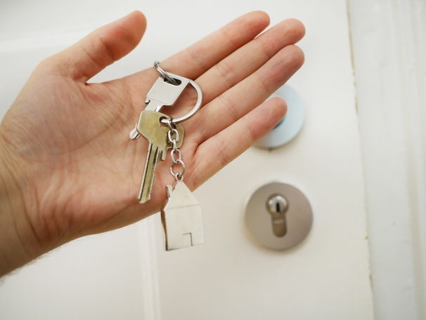 https://YesceniaO.StopRentingStartOwning.com
